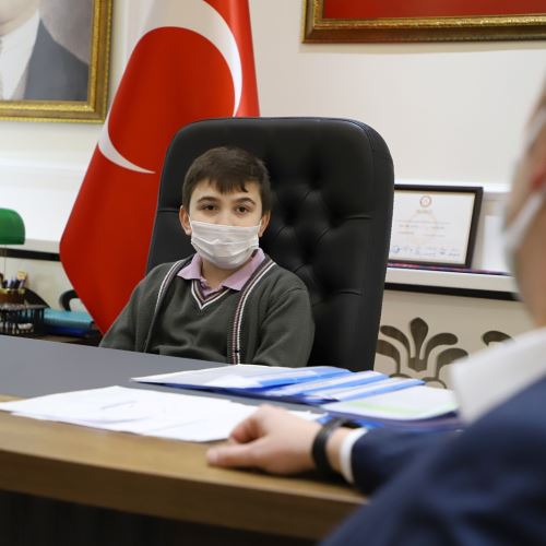 Başkanımız Dr.Ömer Selim ALAN, Makamını Minik Öğrenciye Devretti