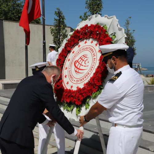 Başkanımız Dr.Ömer Selim ALAN, Denizcilik ve Kabotaj Bayramı Çelenk Koyma Törenine Katıldı