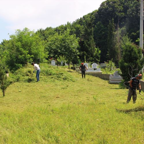 Kurban Bayramı Öncesi Mezarlıklarımız Temizleniyor