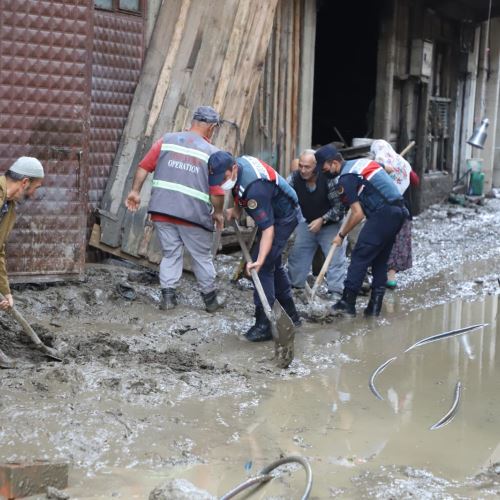 Başkanımız Dr.Ömer Selim ALAN, Bartın Afet Bölgesinde İncelemelerde Bulunuyor