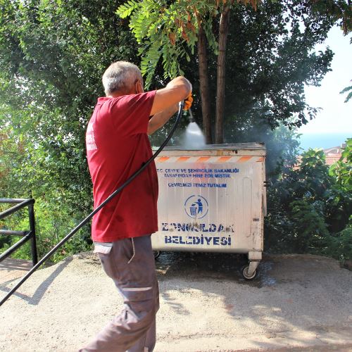 Çöp Konteynerlerimiz Dezenfekte Ediliyor