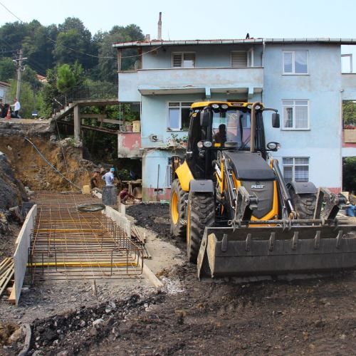 Ontemmuz-Hilmi Uluğ  Sokak'ta Heyelan Sonrası Yol Yapım Çalışması Başladı