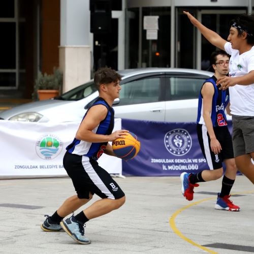 Sokak Basketbolu Turnuvamız Kıran Kırana Devam Ediyor