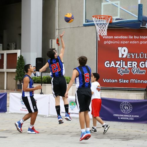 Sokak Basketbolu Turnuvamız Kıran Kırana Devam Ediyor