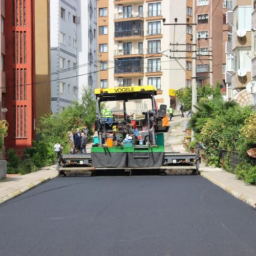 Sıcak Asfalt Çalışmalarımız 467 Evler Caddesi'nde Sürüyor 