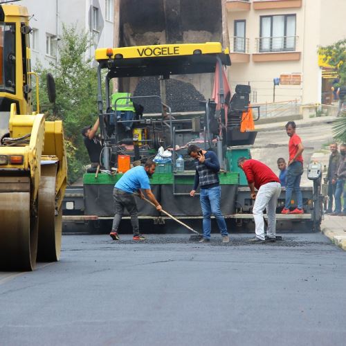 Sıcak Asfalt Çalışmalarımız 467 Evler Caddesi'nde Sürüyor 