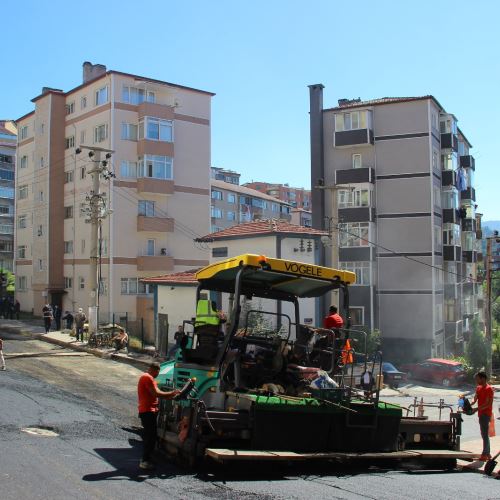 Sıcak Asfalt Çalışmalarımız 467 Evler Caddesi'nde Sürüyor 