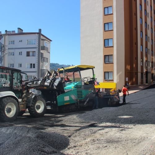 Sıcak Asfalt Çalışmalarımız 467 Evler Caddesi'nde Sürüyor 