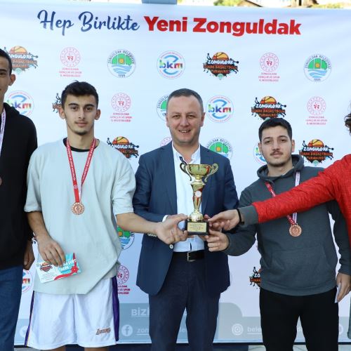 Sokak Basketbolu Turnuvamızın Ödül Töreni Yapıldı