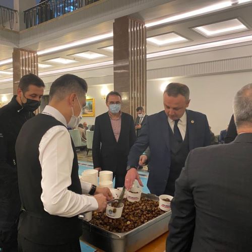 Başkanımız Dr.Ömer Selim ALAN, TBMM'de Kestane İkramında Bulundu