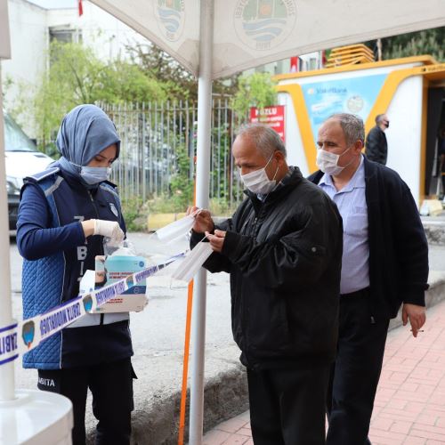 Vatandaşlarımıza Maske Dağıtımı Gerçekleştirdik