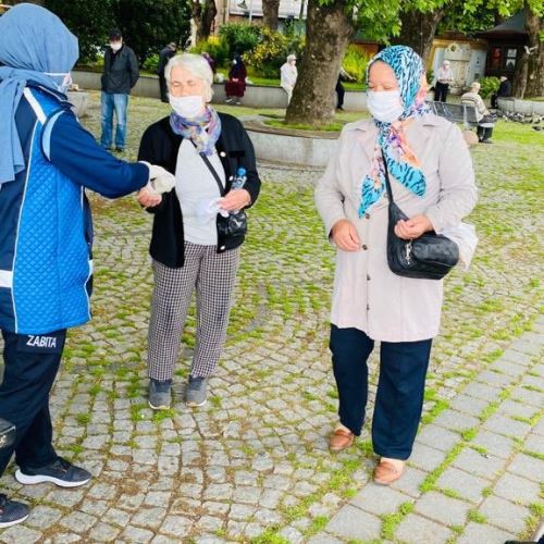 Sokağa Çıkan 65 Yaş Üstü Vatandaşlarımıza Maske ve Kolonya Dağıttık