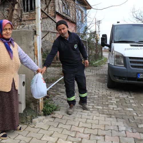 Temizlik İşçimiz Turan Çelik'ten Örnek Davranış