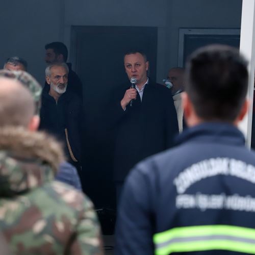 Başkanımız Dr.Ömer Selim ALAN, Kar Mücadelesini Yürüten Personellerimiz İle Bir Araya Geldi