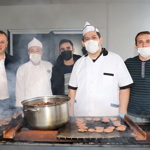 Başkanımız Dr.Ömer Selim ALAN, Kar Mücadelesini Yürüten Personellerimiz İle Bir Araya Geldi