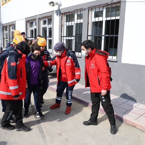 Deprem Anı ve Tahliye Tatbikatı Gerçekleştirildi