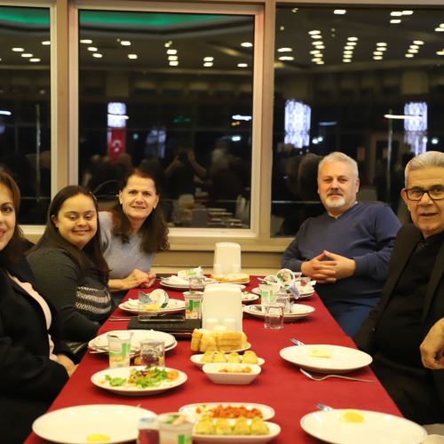 Başkanımız Dr.Ömer Selim ALAN, Emekli Personellerimiz İle Yemekte Buluştu