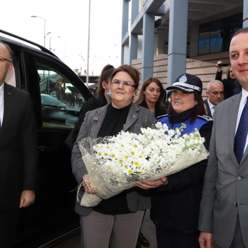 Aile ve Sosyal Hizmetler Bakanımız Sn.Derya Yanık Belediyemize Ziyarette Bulundu