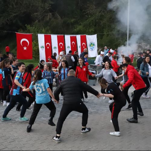 Hentbolcu Gençlerimiz İle Mangal Davetinde Buluştuk