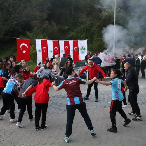 Hentbolcu Gençlerimiz İle Mangal Davetinde Buluştuk