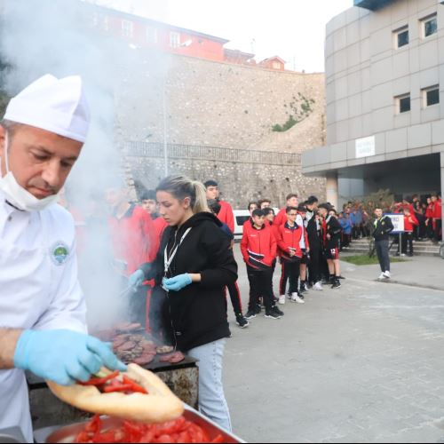 Hentbolcu Gençlerimiz İle Mangal Davetinde Buluştuk