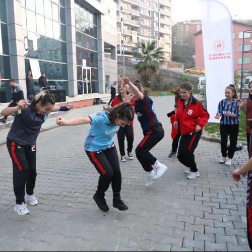 Hentbolcu Gençlerimiz İle Mangal Davetinde Buluştuk