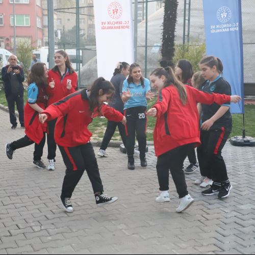 Hentbolcu Gençlerimiz İle Mangal Davetinde Buluştuk