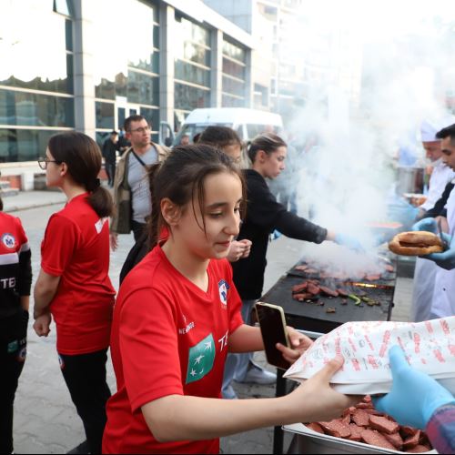 Hentbolcu Gençlerimiz İle Mangal Davetinde Buluştuk