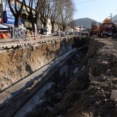 İstasyon Caddesi'nde İçme Suyu İsale Hatları Yenileniyor