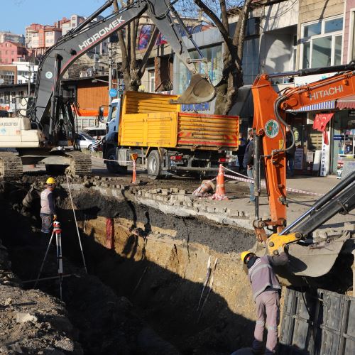 İstasyon Caddesi'nde İçme Suyu İsale Hatları Yenileniyor