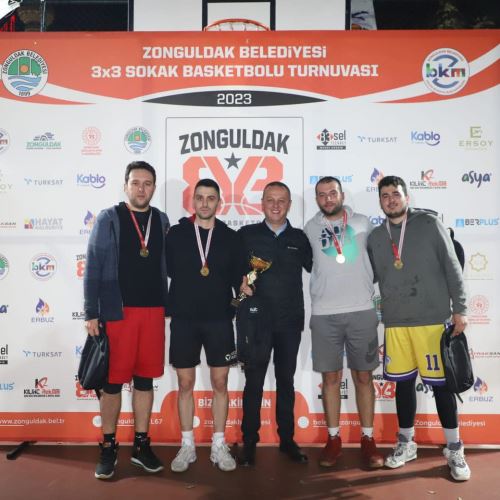 Sokak Basketbolu Turnuvası Ödülleri Sahiplerini Buldu