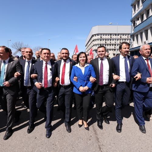 Başkanımız Sn.Tahsin ERDEM Mazbatasını Alarak Görevine Başladı