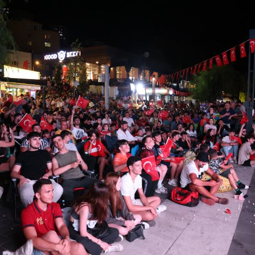 Zonguldak’ta EURO 2024 Heyecanı: Türkiye – Çekya Maçı Dev Ekranda Coşkuyla İzlendi