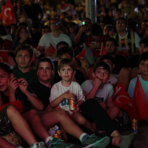 Zonguldak’ta EURO 2024 Heyecanı: Türkiye – Çekya Maçı Dev Ekranda Coşkuyla İzlendi