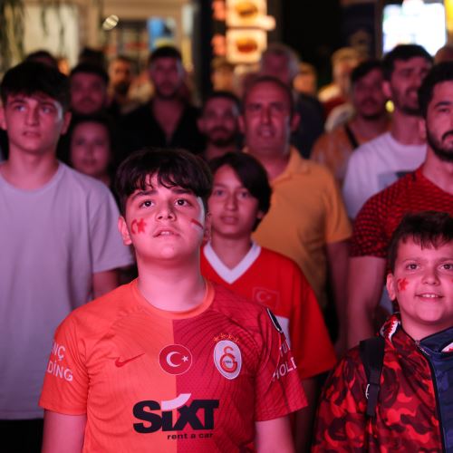 Zonguldak’ta EURO 2024 Heyecanı: Türkiye – Çekya Maçı Dev Ekranda Coşkuyla İzlendi