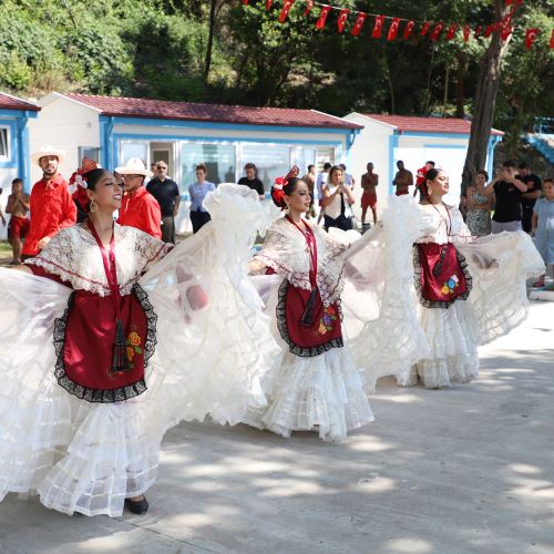 Kapuz Plajı'nda Coşkulu 1 Temmuz Denizcilik ve Kabotaj Bayramı Kutlaması