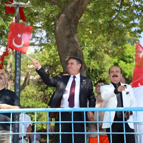 Kapuz Plajı'nda Coşkulu 1 Temmuz Denizcilik ve Kabotaj Bayramı Kutlaması