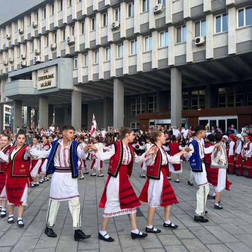 ZONGULDAK'TA ULUSLARARASI HALK DANSLARI RÜZGARI ESTİ 