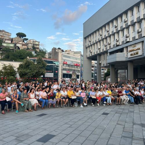 ZONGULDAK'TA ULUSLARARASI HALK DANSLARI RÜZGARI ESTİ 