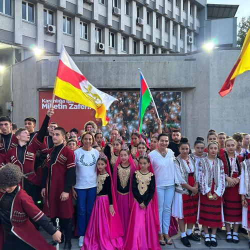 ZONGULDAK'TA ULUSLARARASI HALK DANSLARI RÜZGARI ESTİ 