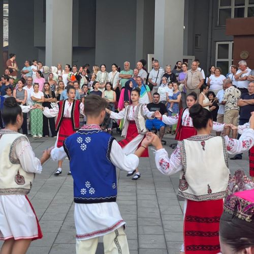 ZONGULDAK'TA ULUSLARARASI HALK DANSLARI RÜZGARI ESTİ 