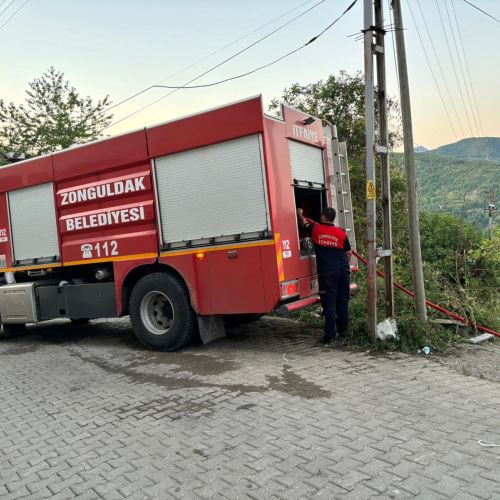 İTFAİYE MÜDÜRLÜĞÜMÜZE BAĞLI EKİPLERİMİZ ÇALIŞMALARINI SÜRDÜRÜYOR
