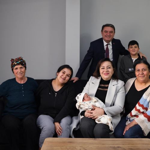 Başkanımız Sn.Tahsin ERDEM Yeni Doğan Ailelerini Ziyaret Etti