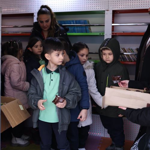 Başkanımız Sn.Tahsin ERDEM’den Öğrencilere Kitap Desteği: Gezici Kütüphane Yollarda
