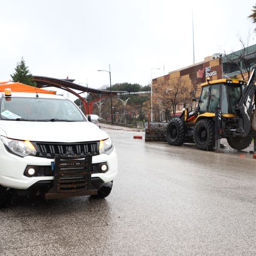Şehrimizin Yüksek Kesimlerinde Karla Mücadele Çalışmaları Aralıksız Sürüyor