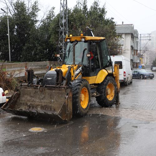 Şehrimizin Yüksek Kesimlerinde Karla Mücadele Çalışmaları Aralıksız Sürüyor