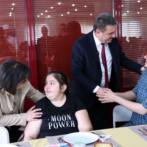 Başkanımız Sn.Tahsin Erdem, Engelsiz Yaşam Merkezi Öğrencileriyle Buluştu