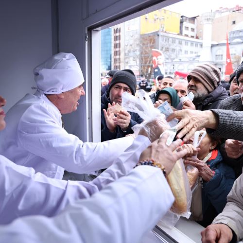 İlk Halk Ekmek Büfesini Hizmete Açtık