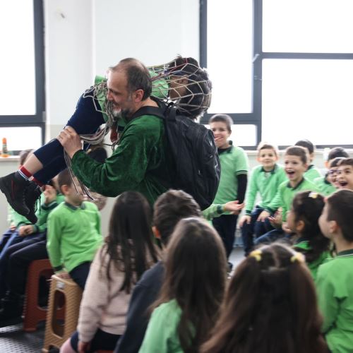 Başkanımız Sn.Tahsin Erdem’den Miniklere Tiyatro Sürprizi: ‘Kırmızı Başlıklı Kız’ Sahnelendi