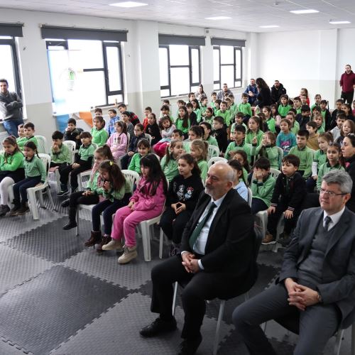 Başkanımız Sn.Tahsin Erdem’den Miniklere Tiyatro Sürprizi: ‘Kırmızı Başlıklı Kız’ Sahnelendi
